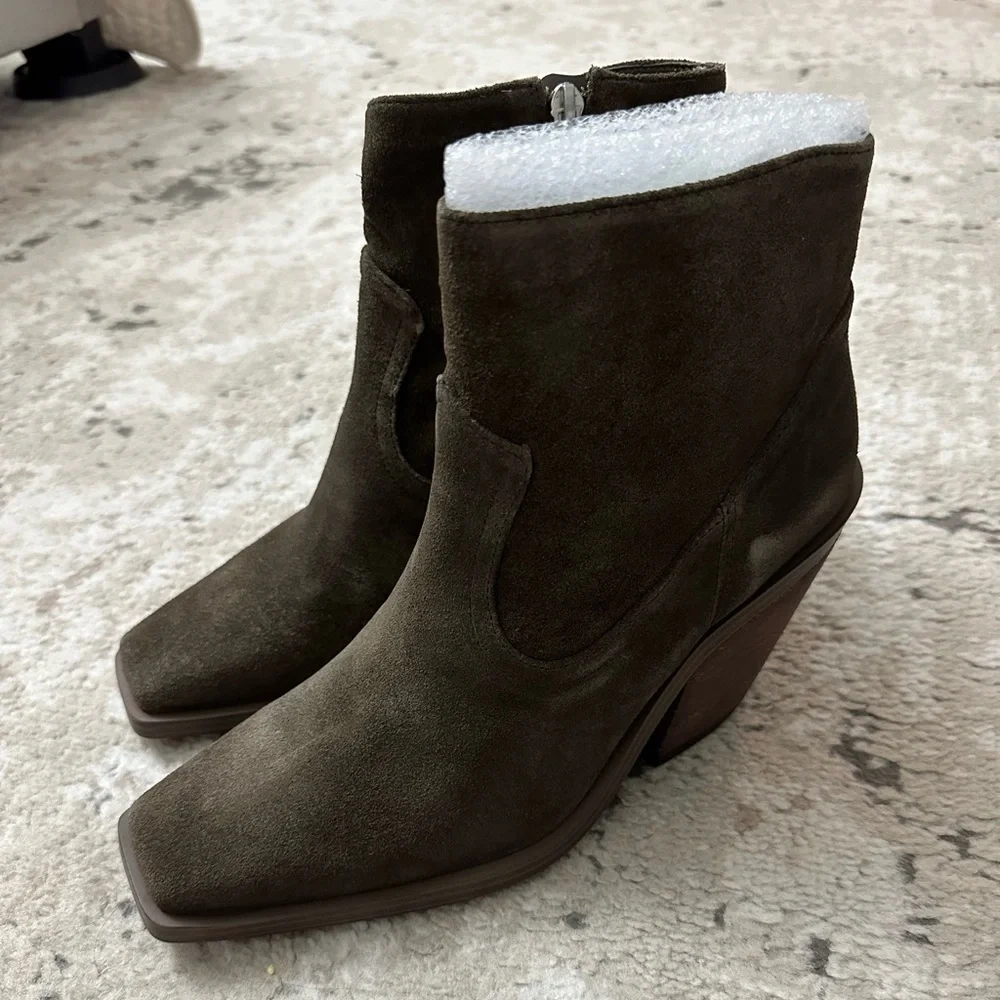 Vince Camuto Amtinda Suede Ankle Booties | Sable | Size 9.5